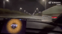 小米SU7 Ultra街头狂飙300km/h！雷军：该限速吗？