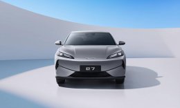 比亚迪e7亮相：中级纯电轿车新选择 超长轴距2820mm引关注