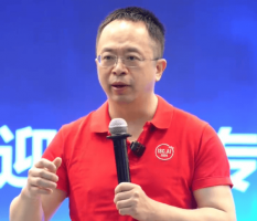 周鸿祎谈科技前沿：机器人研发挑战远超自动驾驶 具身智能成未来方向