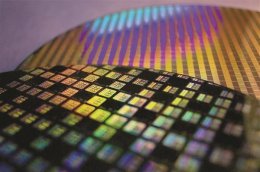 英特尔或携手晶圆代工厂 首批采用2纳米制程打造新品处理器？