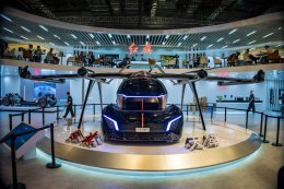 红旗豪华飞行汽车“天辇1号”惊艳亮相上海车展 年内将实现首飞