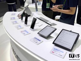 科大讯飞2025数字中国峰会：双屏翻译机2.0成亮点 现场机械手臂写书法
