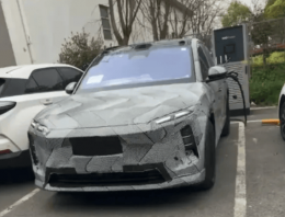 新款蔚来ES6细节曝光：外观内饰升级 自研芯片加持何时亮相？