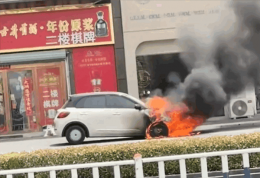五菱缤果电动车突发自燃 整车报废！车主：疑电路问题 车企已介入
