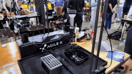 中国艾欧智能团队远程操控机器人 1.2万公里外夺冠展现科技实力！