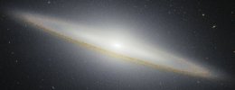 草帽星系近红外探秘：尘埃隐退 恒星璀璨亮相