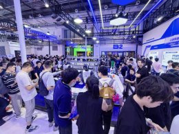 夸父人形机器人闪耀WRC2025：5G-A赋能 演绎全场景应用新篇章