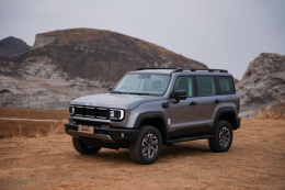 硬派越野新解法：BJ40燃油让城市通勤与山野探索“鱼和熊掌”兼得