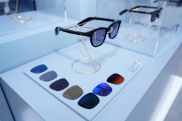 千问AI眼镜真机曝光：首秀MWC2026 全球观众排队试戴