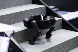 石头科技AWE展锋芒：轮足新品破三维清洁难题 技术普惠引领行业新潮