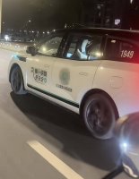重庆“萝卜快跑”无人车现不雅一幕：乘客脱鞋搭座 客服回应卫生保障措施