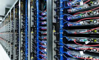 2025年中国手机市场下行中OPPO逆势增长 用户粘性品牌忠诚度双高