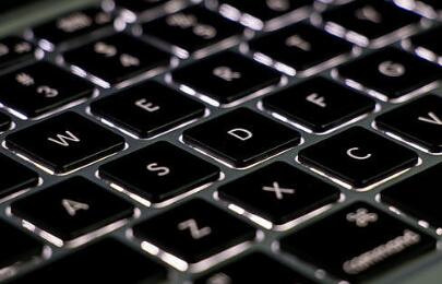 DeepSeek风格突变遭吐槽变“冷淡”？官方回应：效率与边界感考量