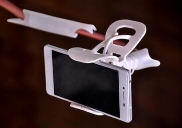 荣耀Robot Phone惊艳亮相MWC 具身智能交互开启手机新形态