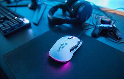 宝马德国工厂引入Hexagon AEON人形机器人 智能“打螺丝”开启新篇章